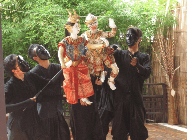 longtail-boat-adventure-to-the-local-weekend-floating-market