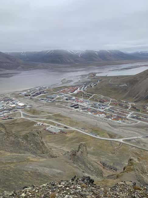 Longyearbyen: Panorama view hike - Platåfjellet Guided Hike - An In-Depth Look at the Guided Hike to Platåfjellet