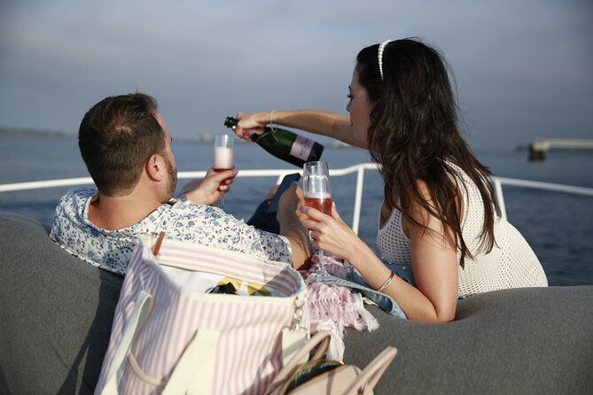 los-angeles-1-hour-group-yacht-cruise-1-ticket-covers-1-6-ppl