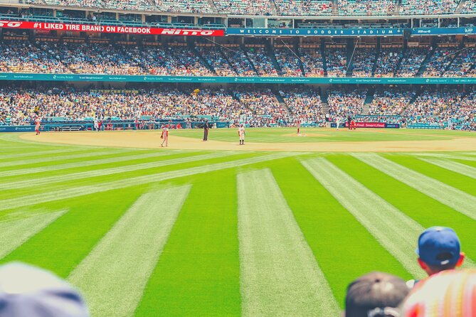los-angeles-dodgers-baseball-game-at-dodger-stadium