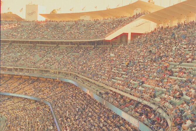 los-angeles-dodgers-baseball-game-at-dodger-stadium
