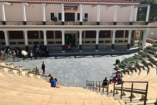 los-angeles-private-mulholland-drive-scenic-and-santa-monica-tour