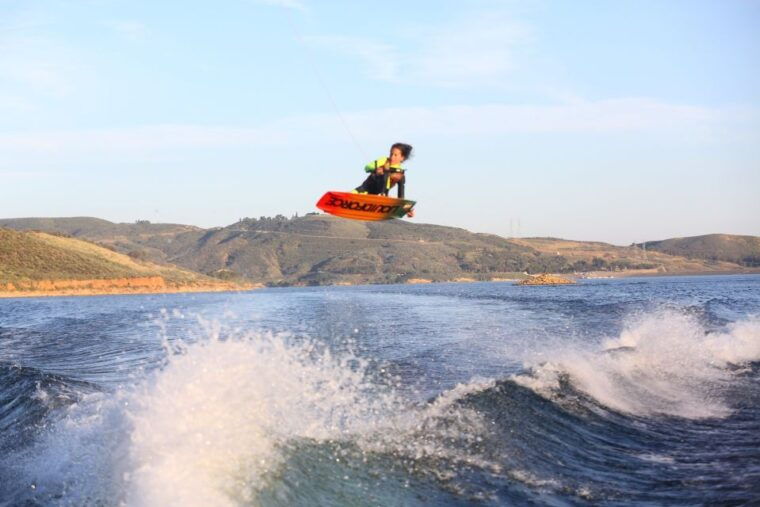 los-angeles-wakeboarding-wakesurfing-and-tubing