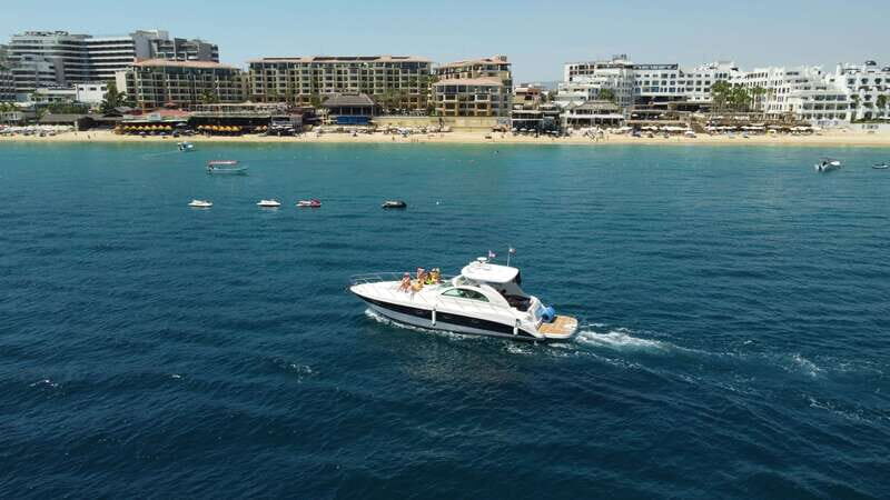 LOS CABOS: PRIVATE BAY AND ARCH TOUR. LUXURY YACHT - The Experience in Detail