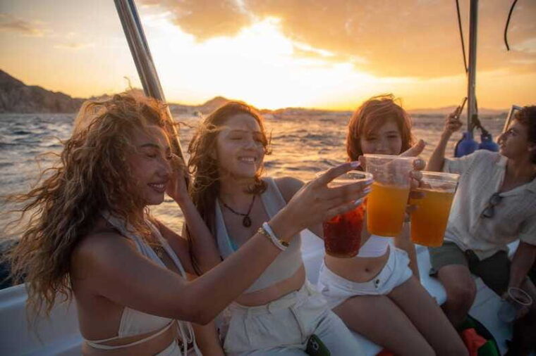 los-cabos-sunset-boat-tour-to-the-arch-and-sea-lions