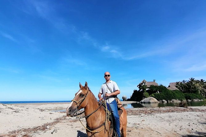 los-naranjos-beach-horseback-riding-tayrona-park