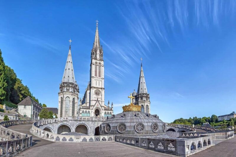 lourdes-full-day-private-guided-tour-with-castle-and-market