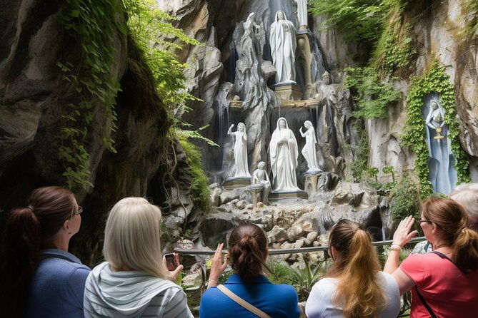 lourdes-guided-walking-tour-in-the-sanctuary