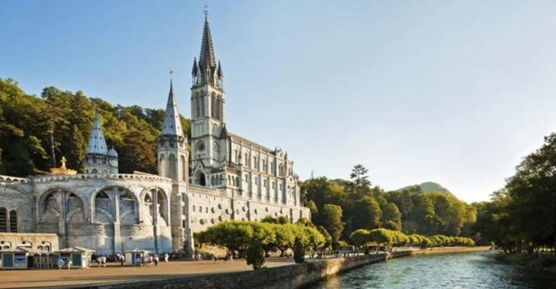 lourdes-private-guided-tour-in-the-sanctuary
