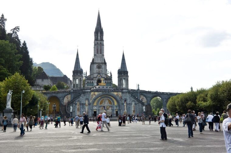 lourdes-private-guided-tour-in-the-sanctuary