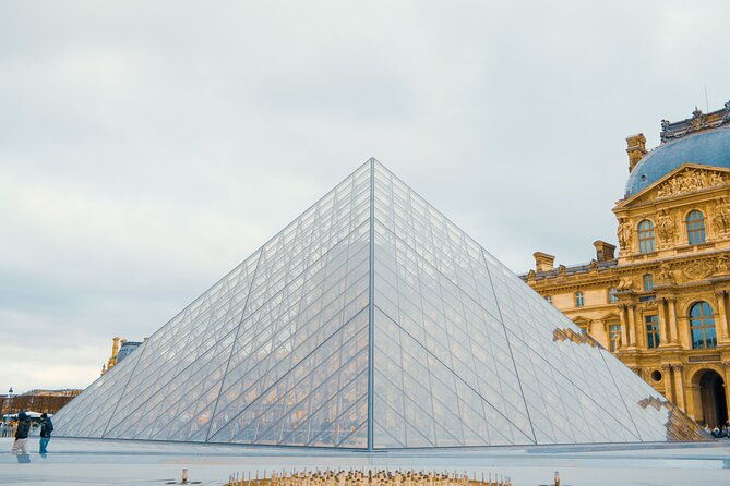 louvre-art-and-mysteries-guided-experience-for-6-people-max