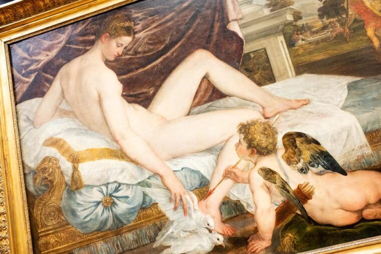 louvre-art-and-mysteries-private-guided-tour-fr-eng-esp