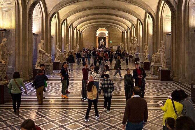 louvre-highlights-mona-lisa-reserved-access-with-expert-guide