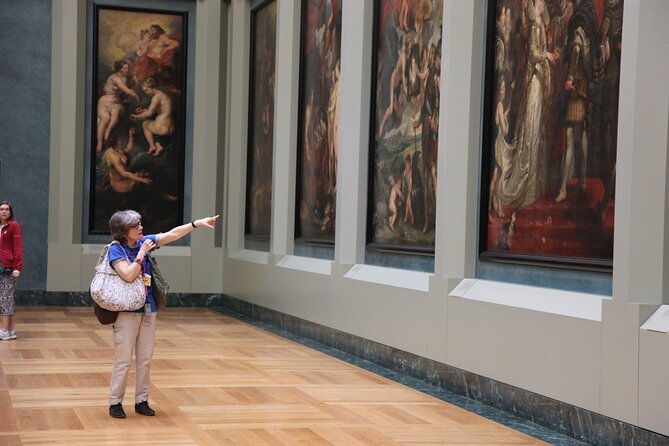 louvre-museum-private-guided-tour-with-reserved-access-3
