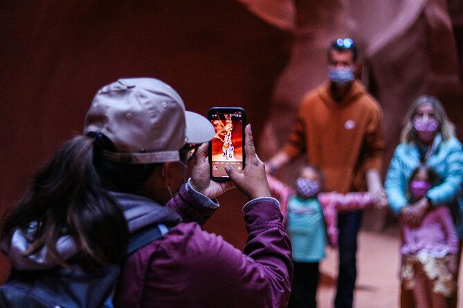 lower-antelope-canyon-hiking-tour