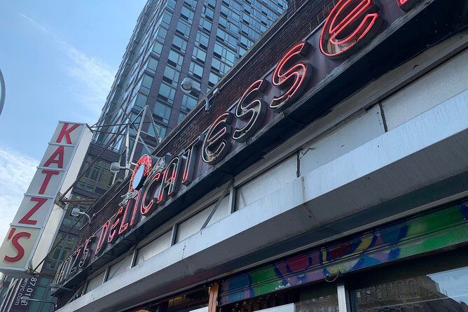 Lower East Side Eats Food Tour - The Atmosphere and Group Size