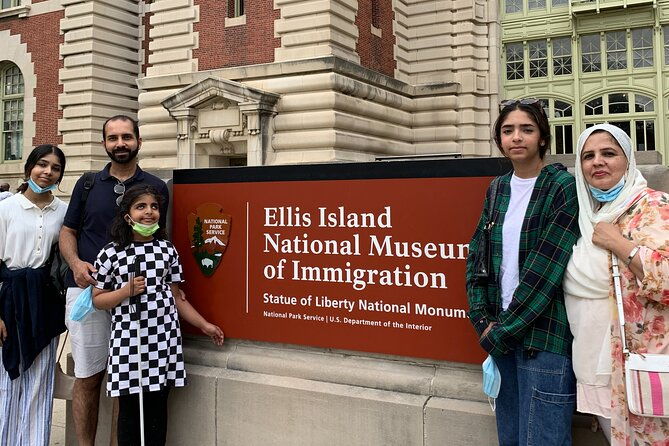 lower-manhattan-tour-with-statue-of-liberty-view