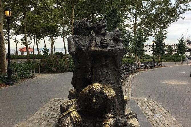 lower-manhattan-tour-with-statue-of-liberty-view