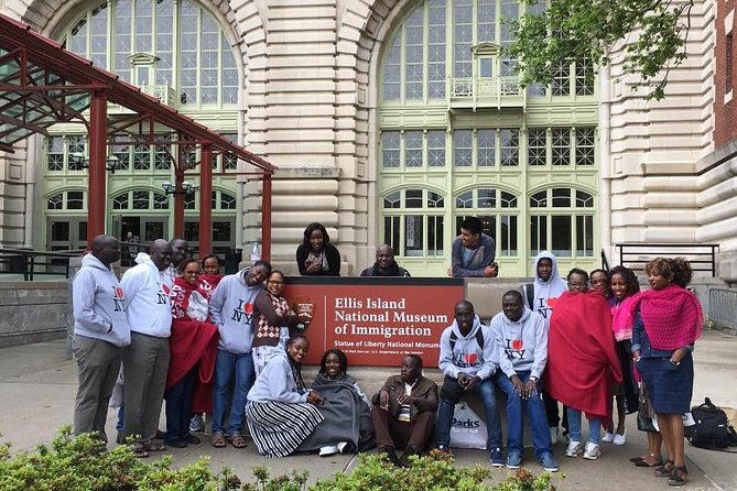 lower-manhattan-tour-with-statue-of-liberty-view