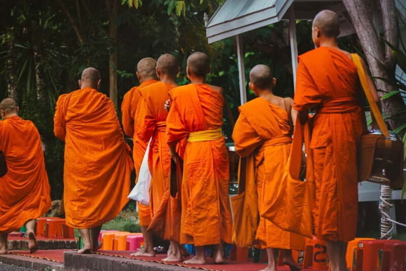 Luang Prabang: Almsgiving Ceremony Offering - Key Points
