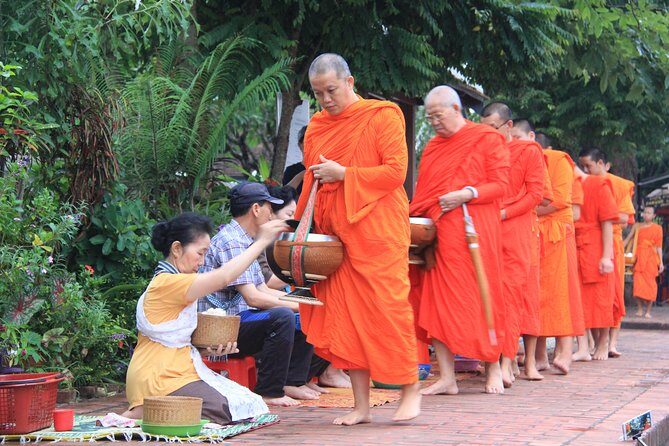 Luang Prabang Early Morning Alms Giving and Wet Market - Key Points