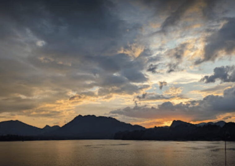 luang-prabang-mekong-river-sunset-dinner-cruise