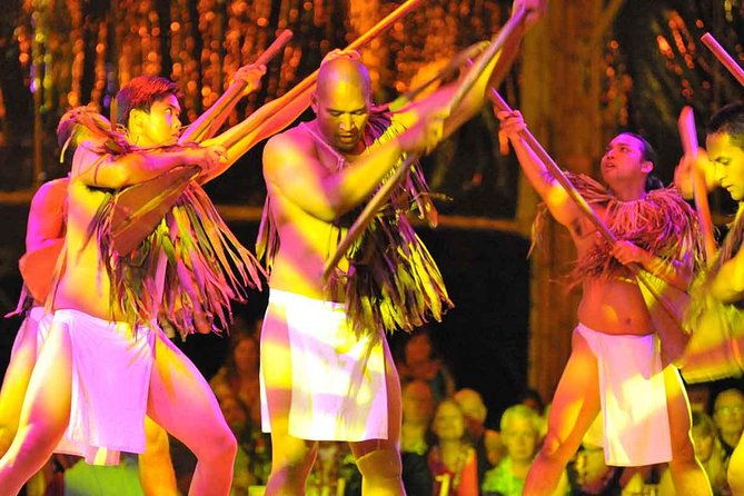 luau-kalamaku-on-kauai-with-buffet-dinner-and-show
