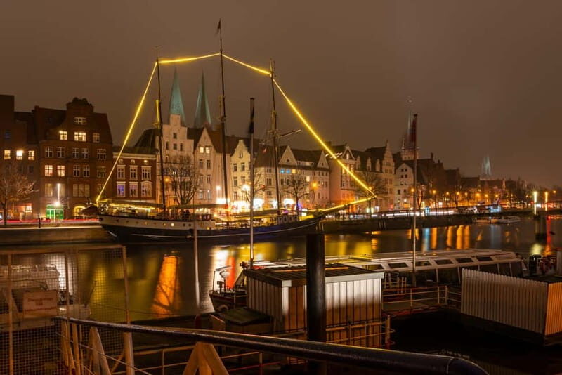 Lübeck: Christmas Market and Historical City Tour - Key Points