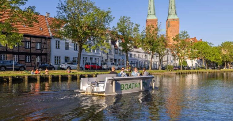 lubeck-electric-boat-rental-no-driving-license-required