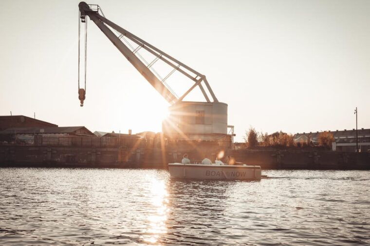 lubeck-electric-boat-rental-no-driving-license-required