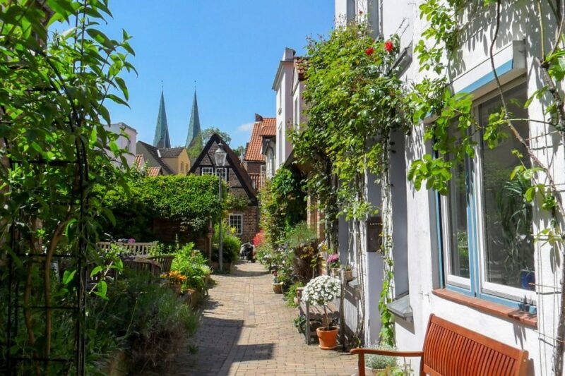 lubeck-entertaining-tour-through-hidden-courtyards