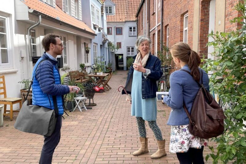 lubeck-entertaining-tour-through-hidden-courtyards