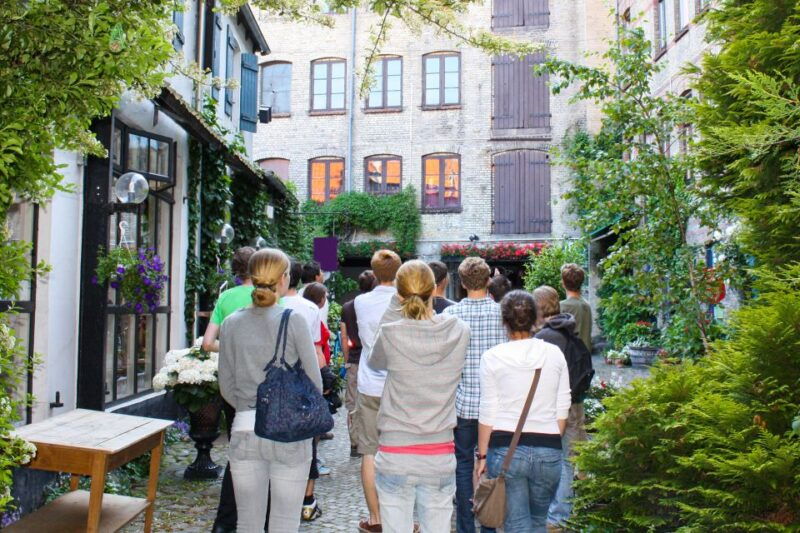 lubeck-entertaining-tour-through-hidden-courtyards