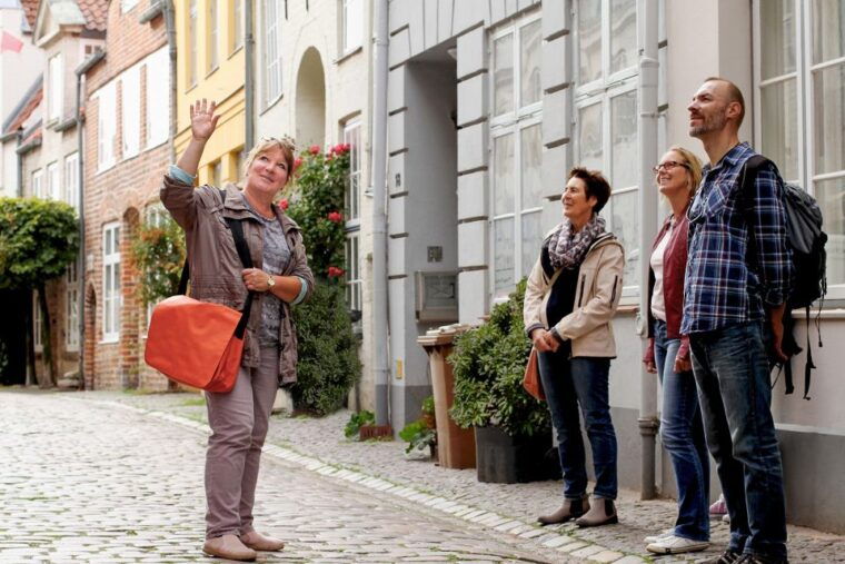 lubeck-entertaining-tour-through-hidden-courtyards