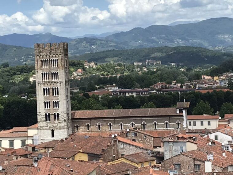 lucca-2-hour-city-center-walking-tour