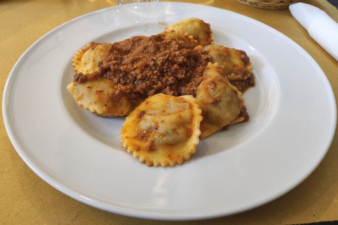lucca-a-walking-food-tour-with-full-meal-by-do-eat-better