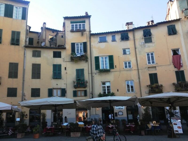 lucca-city-highlights-walking-tour