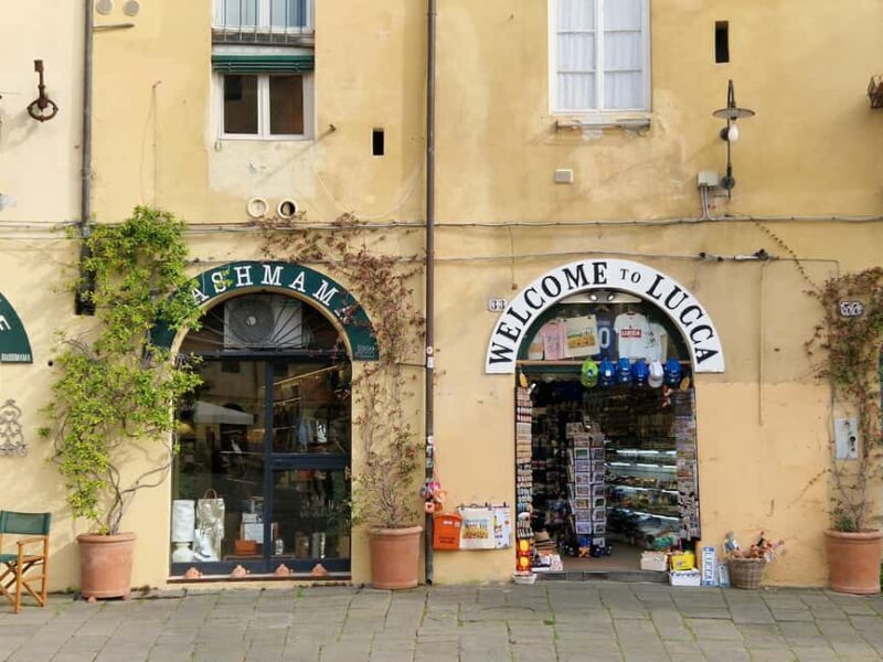 Lucca: guided visit of S. Martino, S. Frediano, city center - Architectural Marvels and Local Legends