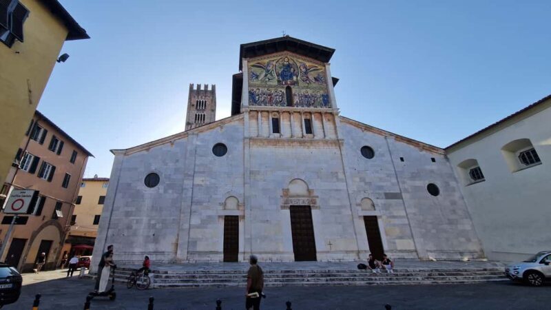Lucca: guided visit of S. Martino, S. Frediano, city center - Authentic and Intimate Experience