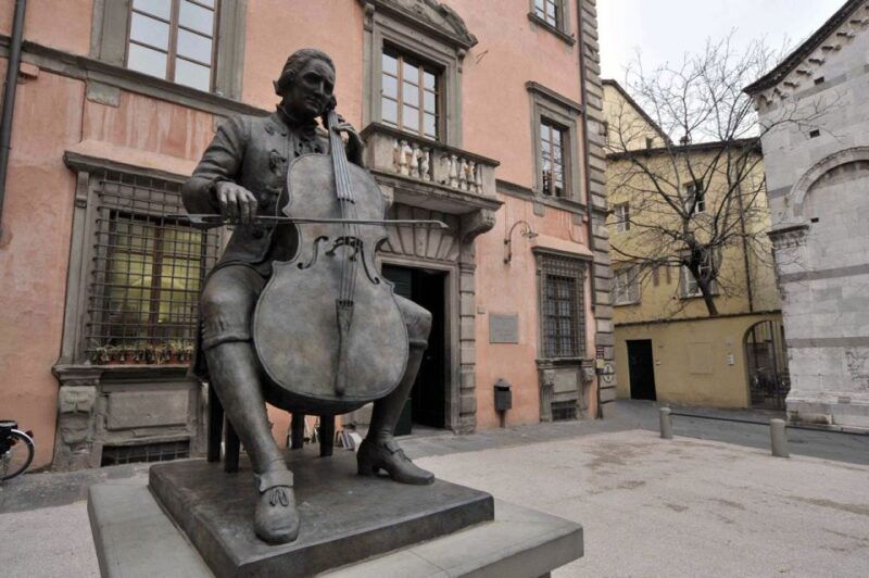 lucca-musical-walking-tour-with-puccini-museum-visit