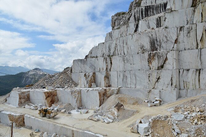lucca-private-day-trip-to-pietrasanta-and-the-cararra-marble-quarries