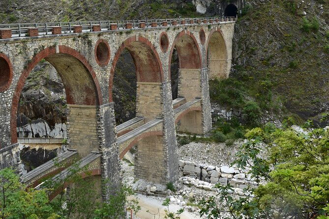 lucca-private-day-trip-to-pietrasanta-and-the-cararra-marble-quarries