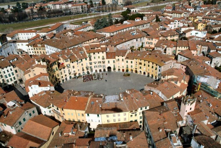 lucca-sightseeing-tour-by-e-bike-or-city-bike