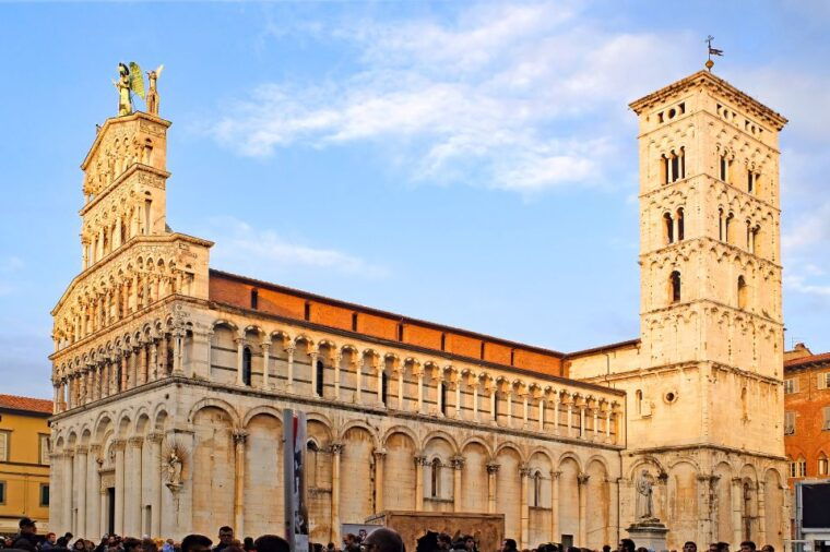 lucca-sightseeing-tour-by-e-bike-or-city-bike