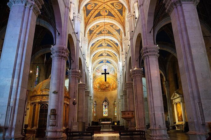lucca-walking-to-discover-the-city-of-100-churches