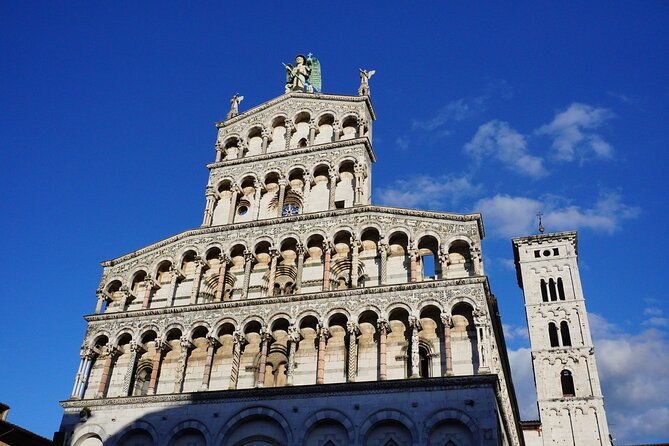 lucca-walking-to-discover-the-city-of-100-churches