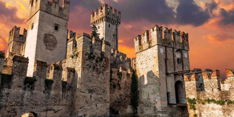lugana-wine-tour-with-private-panoramic-boat-on-lake-garda