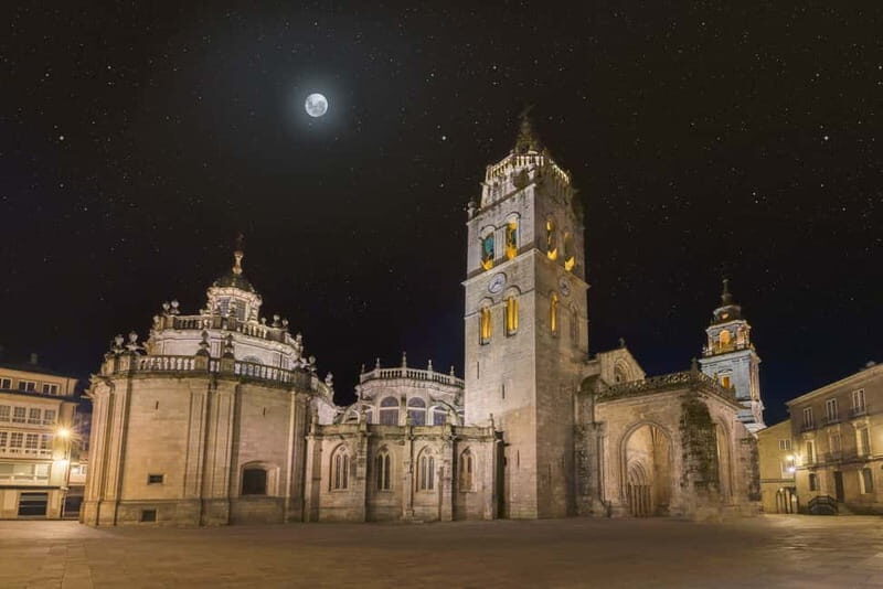 Lugo: St. Mary's Cathedral Guided Tour "Walk in the clouds" - Key Points