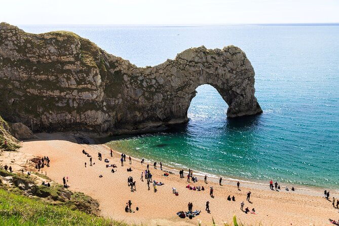 lulworth-cove-durdle-door-mini-coach-tour-from-bournemouth
