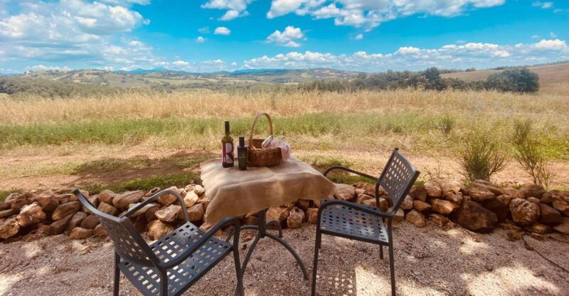 lunch-picnic-in-the-scenic-hills-of-maremma-tuscany